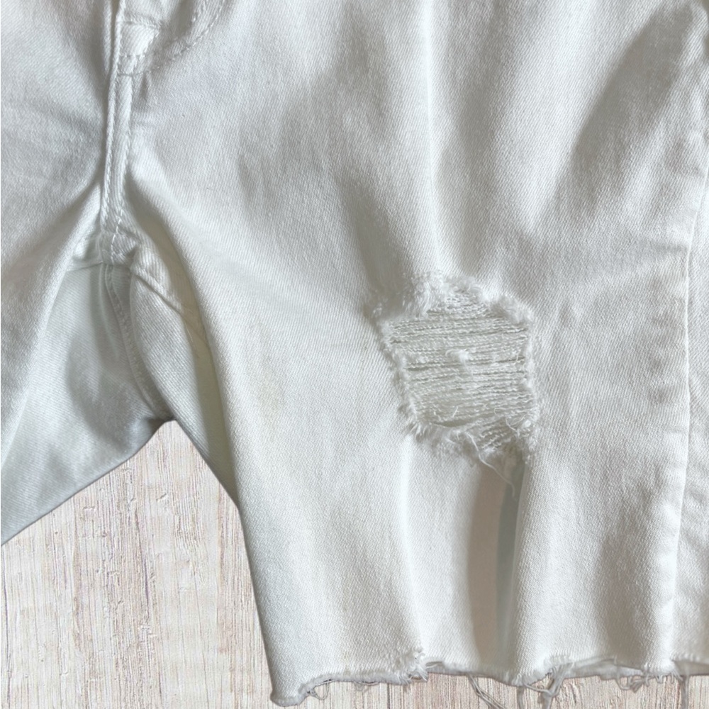 VIGOSS “The Thompson Tomboy” White Distressed Bermuda Denim Shorts Size 27 - Picture 4 of 7